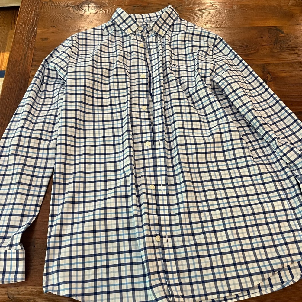 Boys vineyard vines performance white and blue shirt size xl (18).